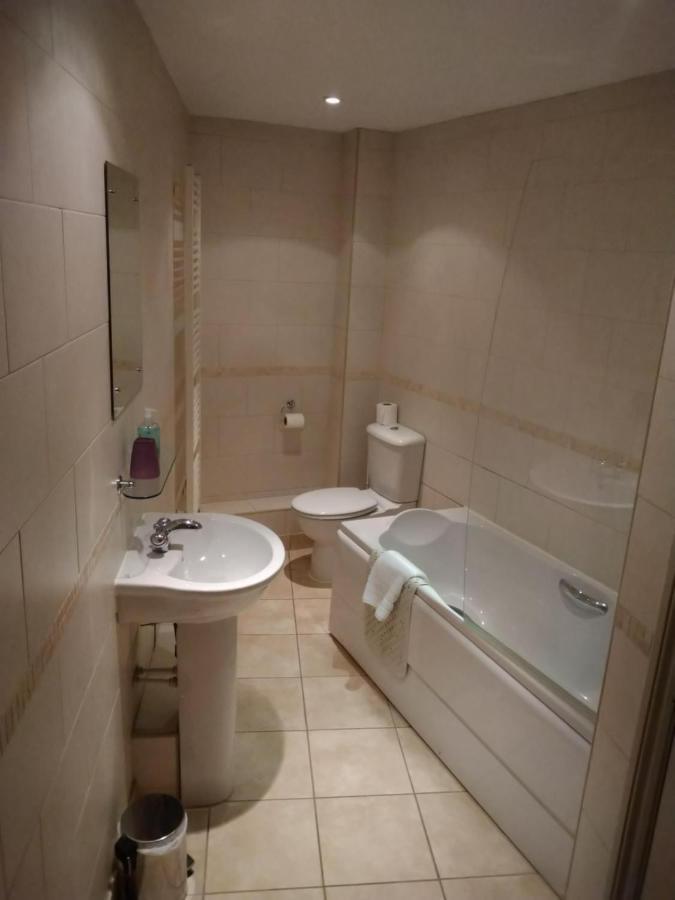 יורק Victoria Cloisters Apartments מראה חיצוני תמונה