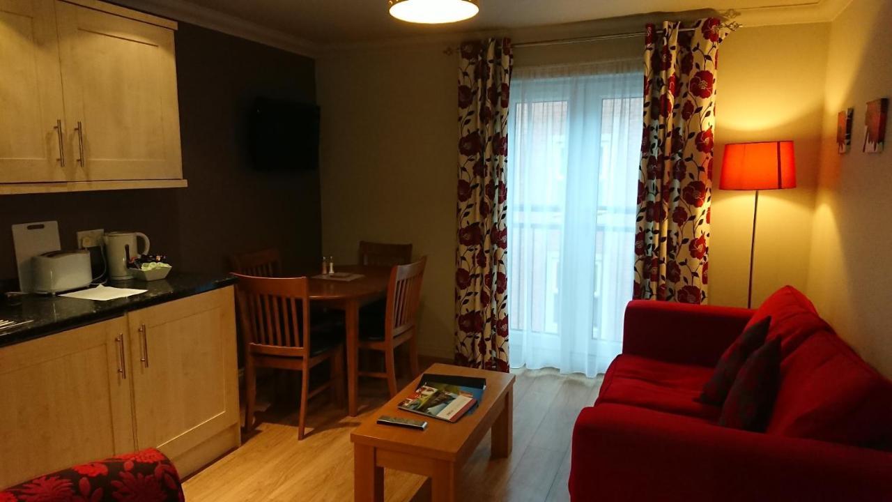 יורק Victoria Cloisters Apartments מראה חיצוני תמונה