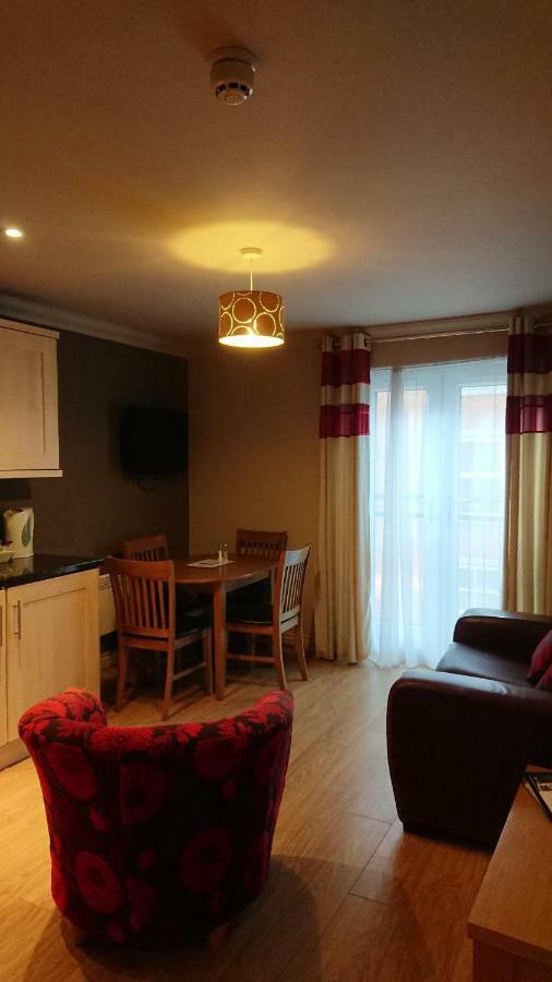 יורק Victoria Cloisters Apartments מראה חיצוני תמונה